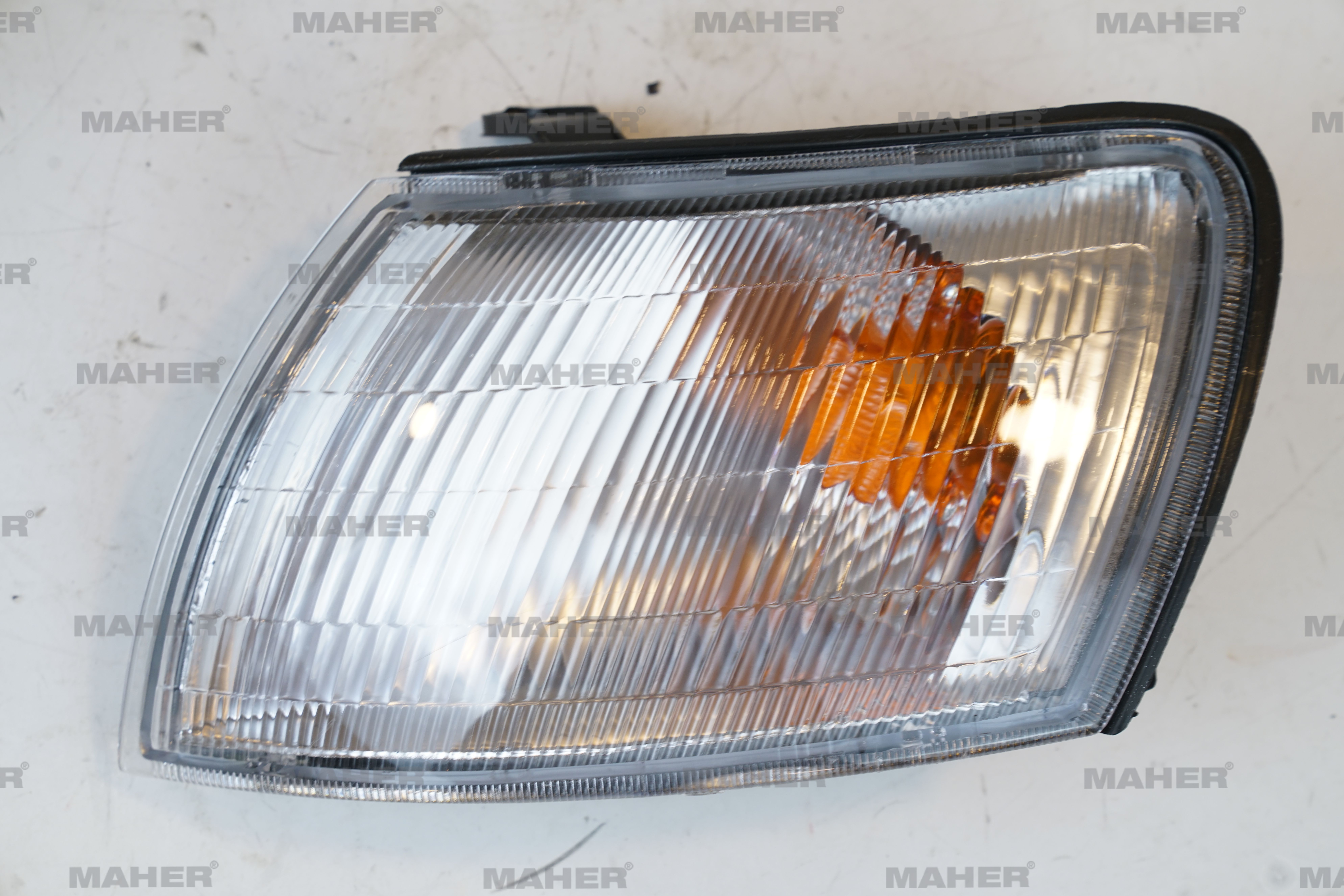 Toyota Corona Sol Aydınlatma 1992-1995 Sinyal Lambası Duylu Sol OEM 81520-20650